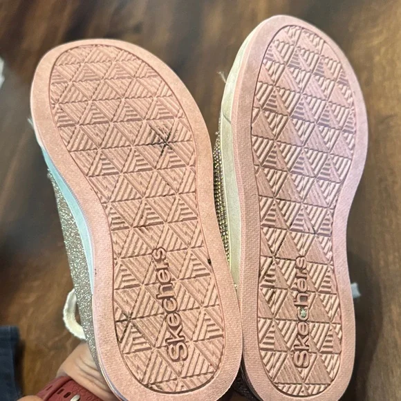 Kids' Skechers Shoutouts Glitter Queen Sparkly Gold Kids Sneakers - Picture 6 of 8